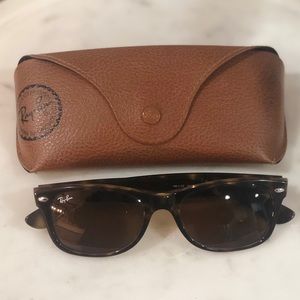 Ray-Ban Wayfarers 😎